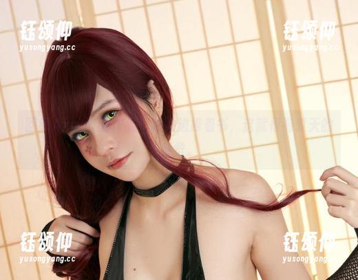 回顾Azami的作品：泳池边捧着书，这就很有夏天的感觉。