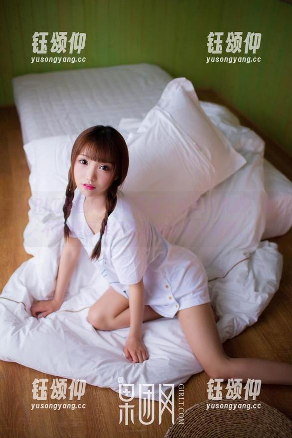 GIRLT果团网 - 天天看丁晓楠的礼服，恨不得把图库打造成她的私人精选。
