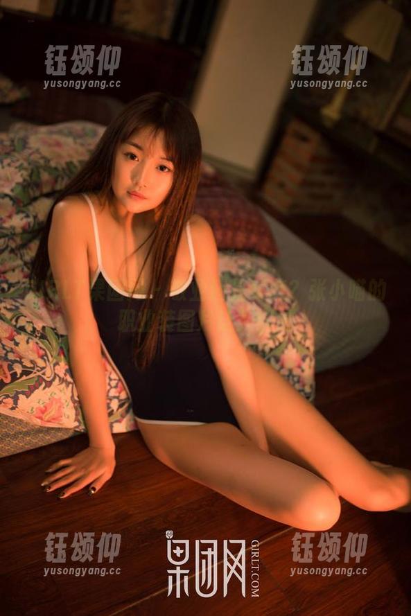 GIRLT果团网 - 敬业还是卖萌？张小喵的职业装图片让人纠结