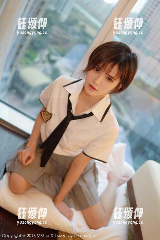MFStar模范学院-Evelyn艾莉 MFStar模范学院 - Evelyn艾莉的图集在首发,记录下她在阳台上“散步”的日常