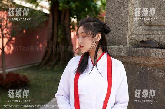 MiiTao蜜桃社 - 不怕审美疲劳，就怕月音瞳把旗袍穿得比原图更好看。