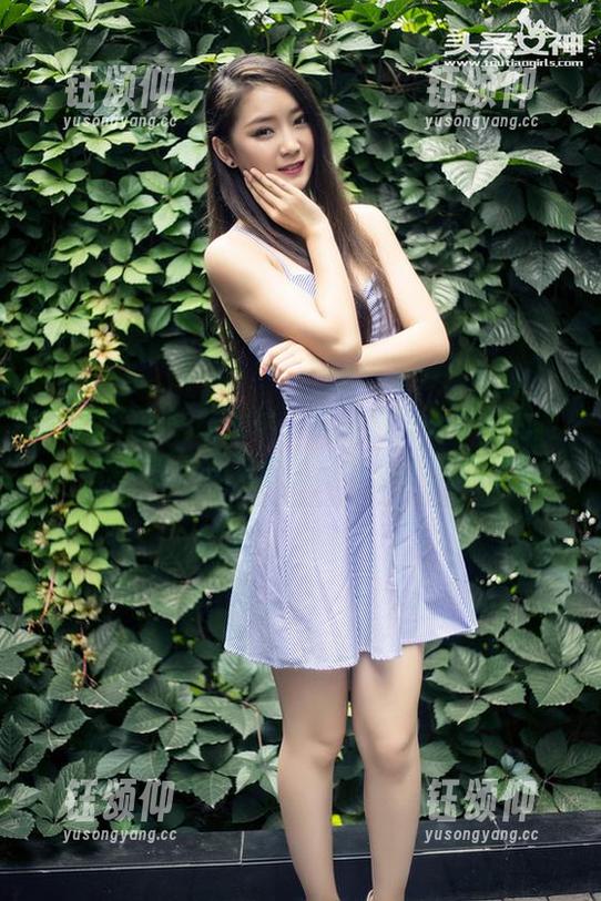 TouTiao头条女神 - 张梓然与水手服的微妙关系：图集中的好奇与不确定性
