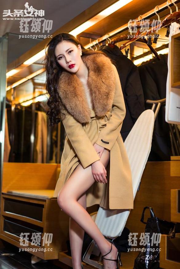 TouTiao头条女神 - 更新的李丽莎短裤写真集，天啊，夏天的潮流又被她引领了！