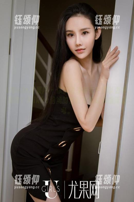 UGirls尤果网 - 你以为是修女？你以为是清纯？Mikka涵涵的套图更新让你重新思考。