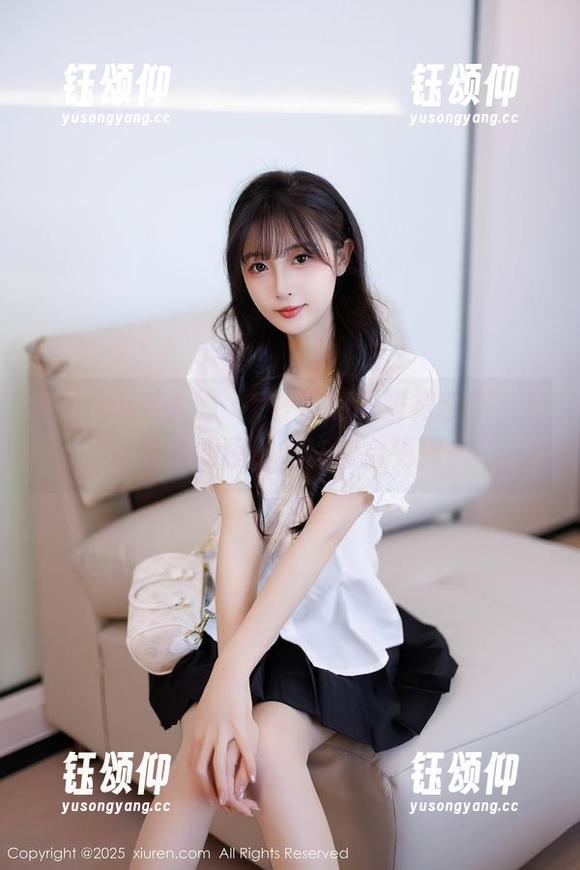 Xiuren秀人网 - z杯悠悠的短裙套图，分享给我的猫，也许它会更懂？