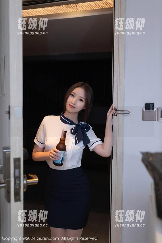 Xiuren秀人网 - 拍了这些小紫藤的私房美图，我还能静下心来吗？太温柔了吧。
