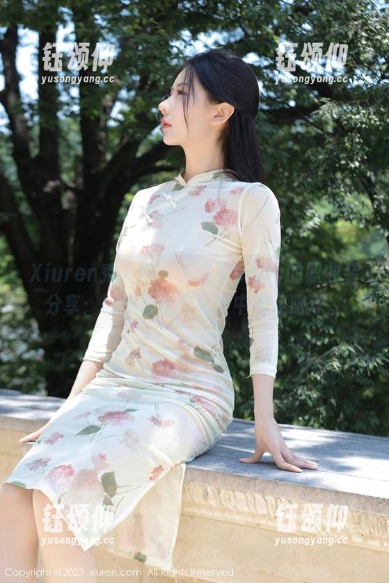 Xiuren秀人网 - 沫晓伊baby的职业装分享：让你也想在会议中赚足眼球。