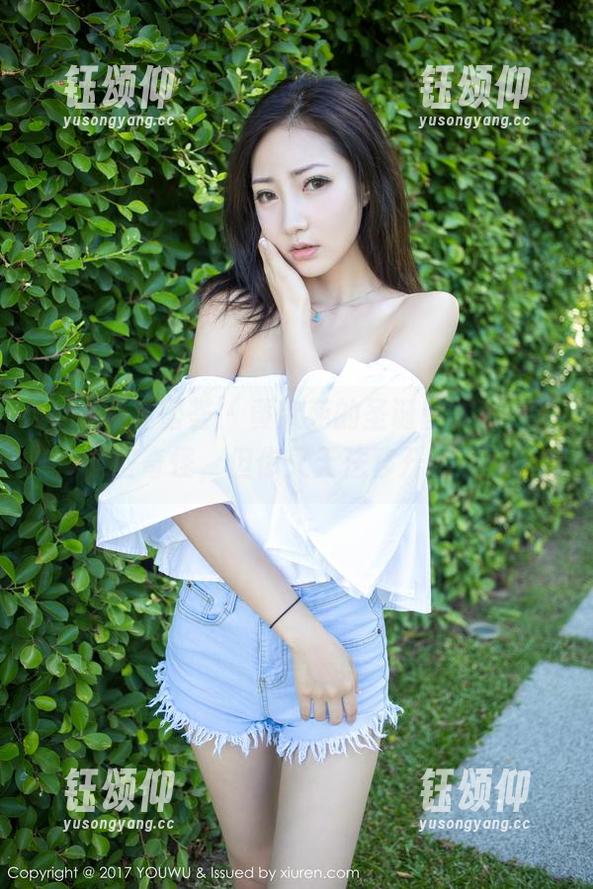 YouMi尤蜜荟 - 黄歆苑的圣诞图集，选得有些奇怪，但你又无法移开视线？