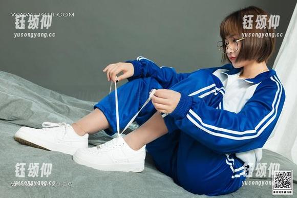 丽柜 - xilly的眼镜，其实也只是我瞎拍的大头照！