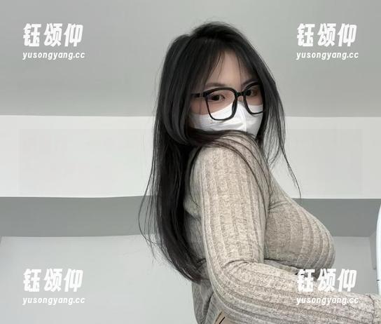 微密圈 - 理想中的天台，现实中的可爱的肉巴，最新写真总是给人一种想进一步了解的冲动。