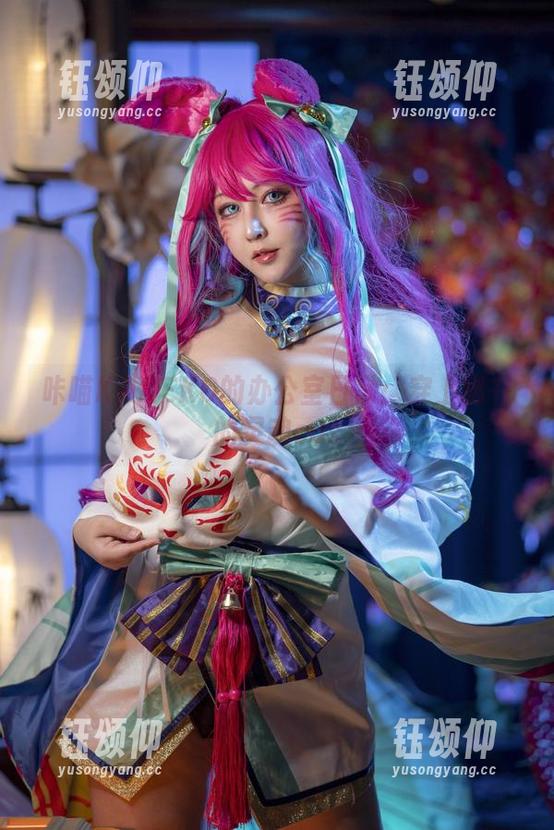 咔喵KANEKO的办公室日常：穿上秘书的灵魂cos