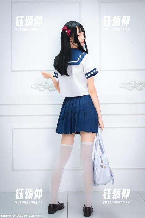 制服少女的热潮，喵糖映画的壁纸合集刚好可以沉默你的唠叨。