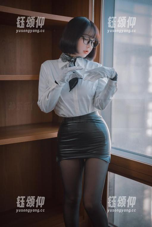 孙乐乐(손예은)的女王写真，图片里藏着的职场秘籍。