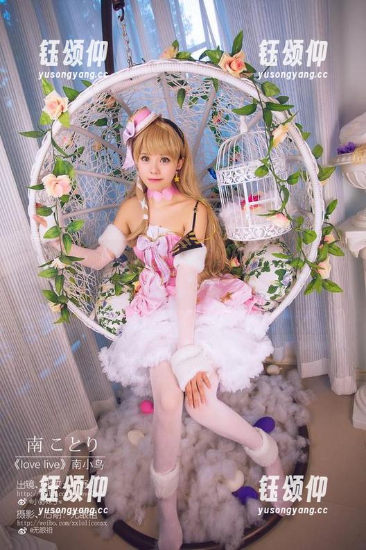 小野妹子w：这双马尾女友，不用圣光照样出彩