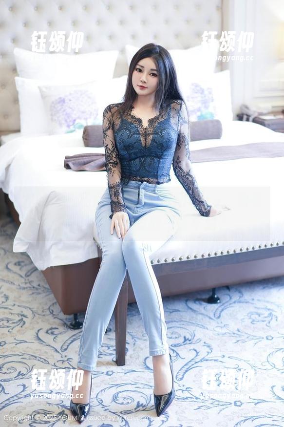 尤蜜荟 - 私房写真里的欧阳LuLu，油亮得堪比刚刚擦过的一层车蜡？
