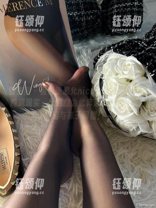 微密圈 - 假如张思允nice的白吊带袜在线能成现实，我愿意为此奔赴千里，只求高清与袜子同框！