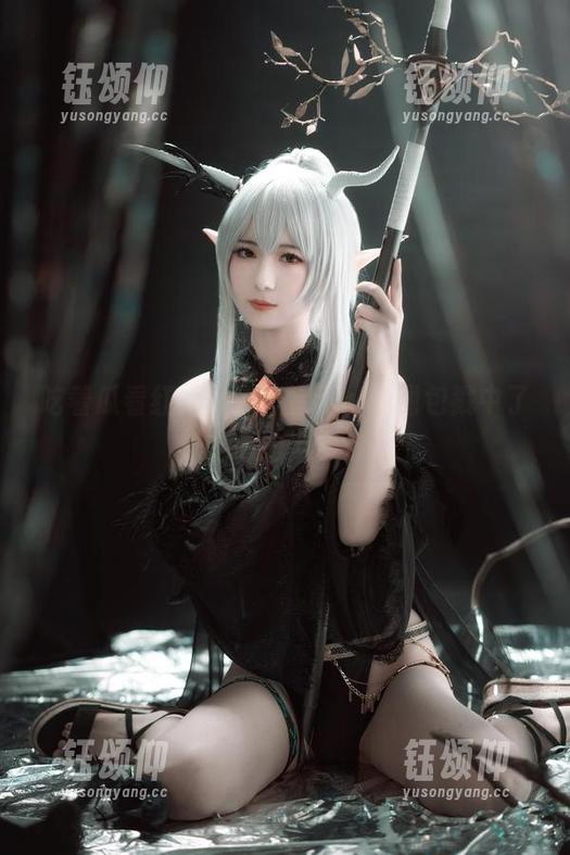 吃着瓜看红裙，弥音音ww的图包戳中了我内心的少女心！