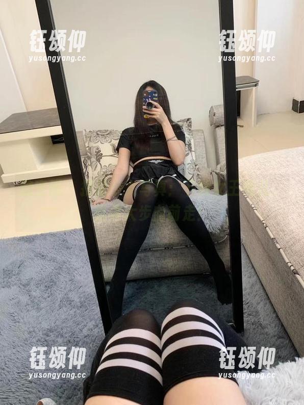 微密圈 - 提袜少女写真：下载女王范儿，自信大步向前走！