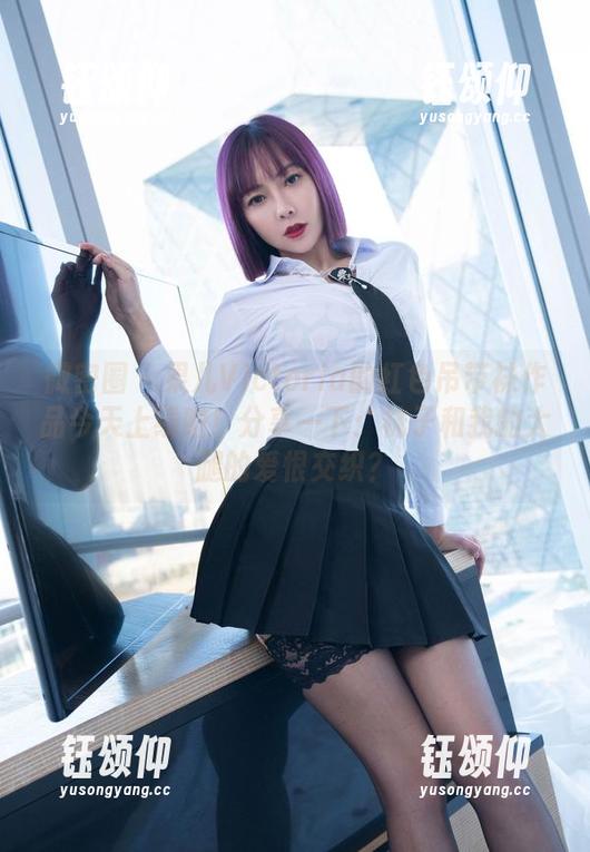 果儿Victoria 微密圈 - 果儿Victoria的红色吊带袜作品今天上线啦!分享一下:袜子和我的大腿的爱恨交织?