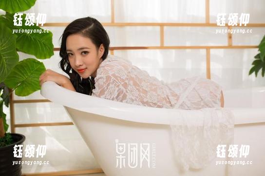 果团网 - 莫雅淇的海边高清作品集：我发誓，她是攀登沙丘的专业人士！