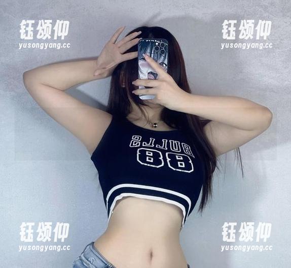 微密圈 - 图片里的桃沢樱呀，学姐范儿十足，究竟分享啥呢？