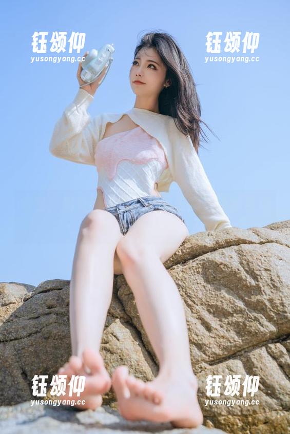 浴室，桃良阿宅最新作品里的一场独自演出。