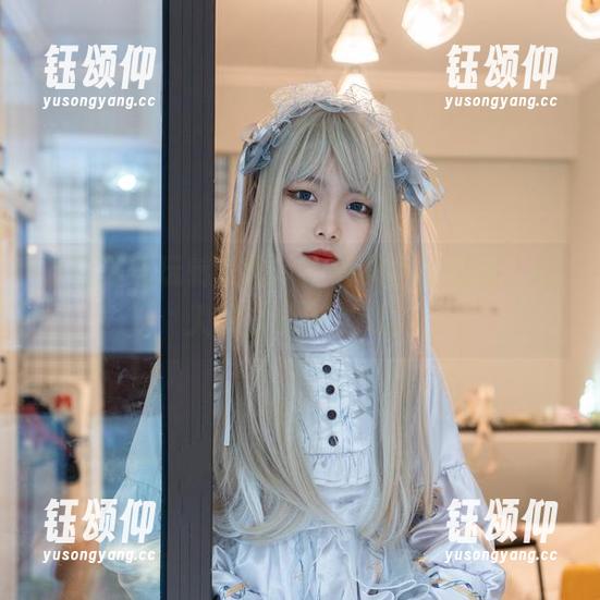 看梨瑾瑾玩转眼镜，写真集中的原图，让人想立马去试戴。