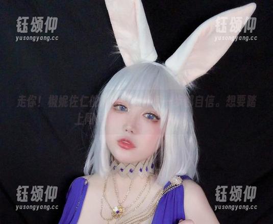 椒妮佐仁 走你!椒妮佐仁的高跟鞋让你每一步都自信。想要踏上同样的舞台吗?下载吧!