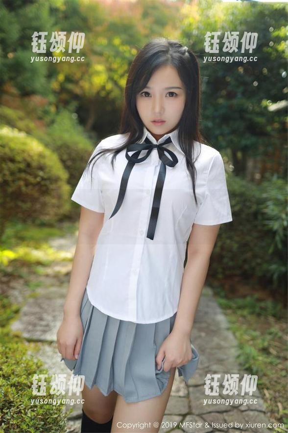 模范学院 - 柳侑绮Sevenbaby的油亮写真让我担心会引发反光事故