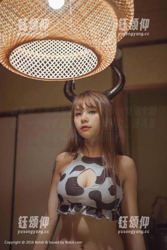 波萝社-猫九酱Sakura 波萝社 - 原图看猫九酱Sakura穿这个制服,一种难以言喻的奇异吸引力,脑海里不自觉就开始浮现画面……
