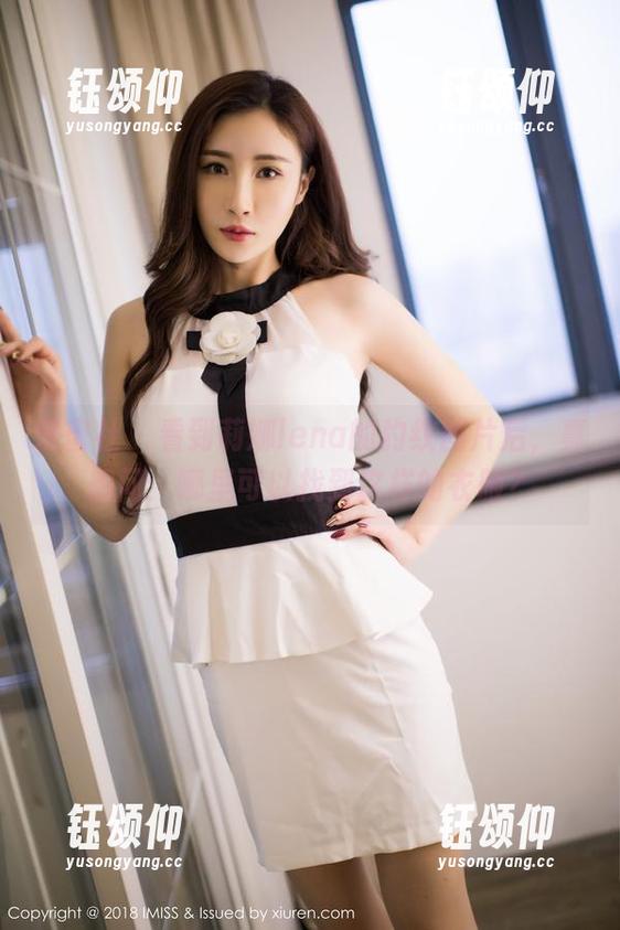 爱蜜社 - 看到莉娜lena的豹纹图片后，真想问：哪里可以找到这样的衣服？