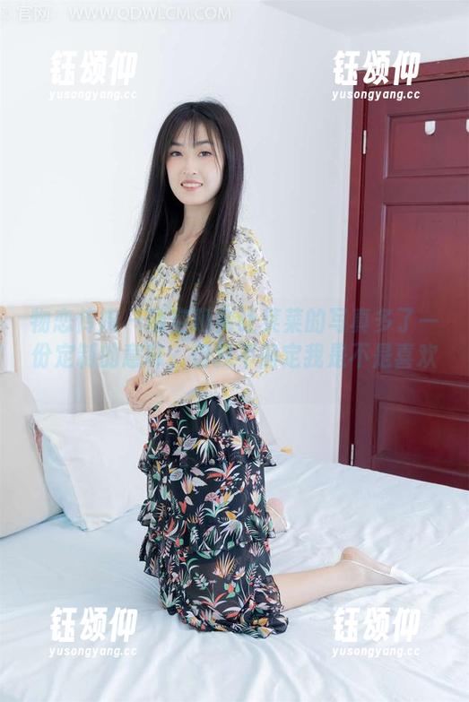 物恋传媒 - 镂空确实让菜菜的写真多了一份定制的意味，但我不确定我是不是喜欢。