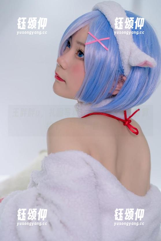 王胖胖u，礼服写真分享——这裙子打算约个‘马桶’留影！