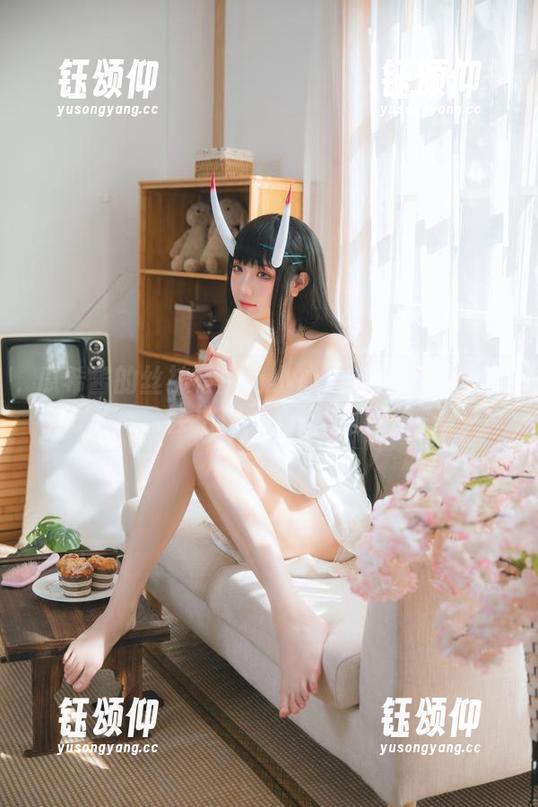 瓜希酱 瓜希酱的丝袜写真:小心!这些原图可能会把你的心偷走。