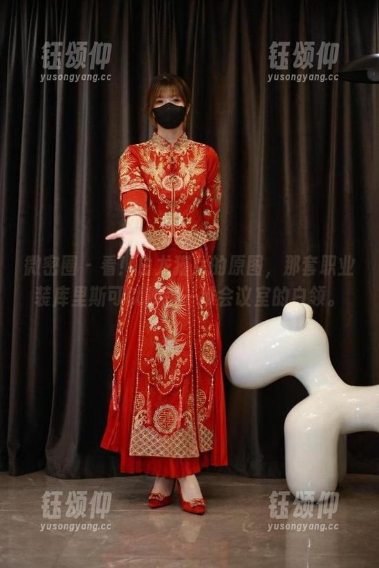 微密圈 - 看！白龙猫女的原图，那套职业装库里斯可以秒杀一堆会议室的白领。