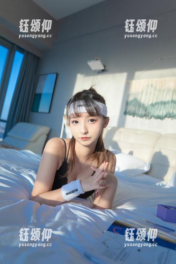 神楽坂真冬写真：一个叛逆人偶的多重面孔，如何挑逗你的眼球