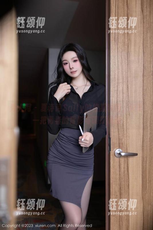 秀人网 - 夏诗诗Sally的校服套图，分享一把青春的背影与误打误撞