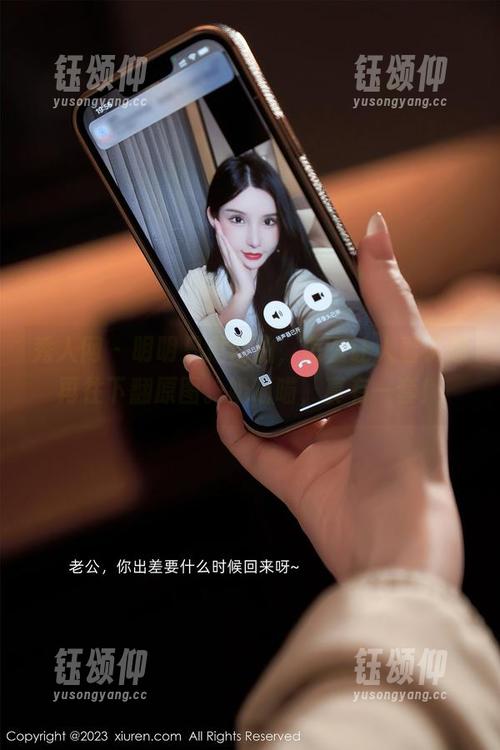 秀人网 - 明明只是自拍，怎么让人看了想再往下翻原图。奶喵喵，真有一套！