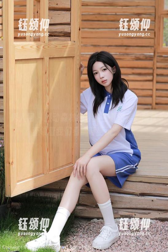 秀人网 - 撼动森林的导游主题图库，陆萱萱领着我们看“奇葩风景”！