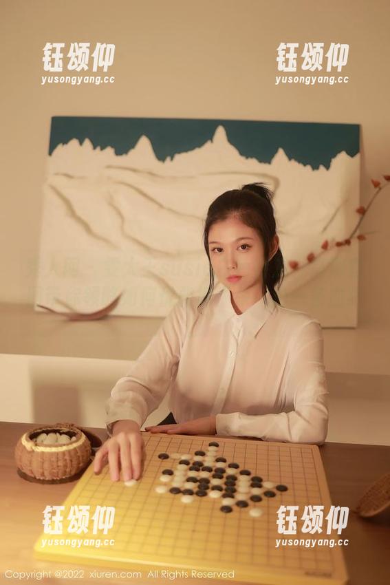 秀人网 - 雯大王susie白色特辑：高清套图带你领略如何优雅地“杀”出一条血路。