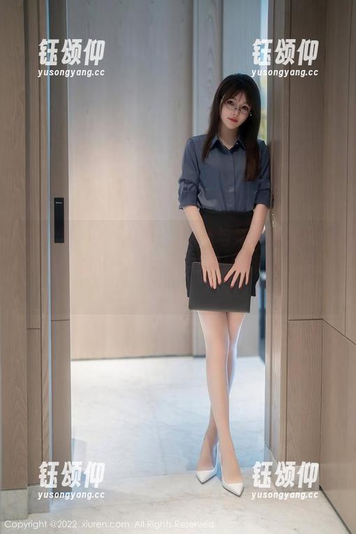秀人网 - 黄可Christine与她的御姐风：图集中的每一寸都是心头好，来吧，原图看看！