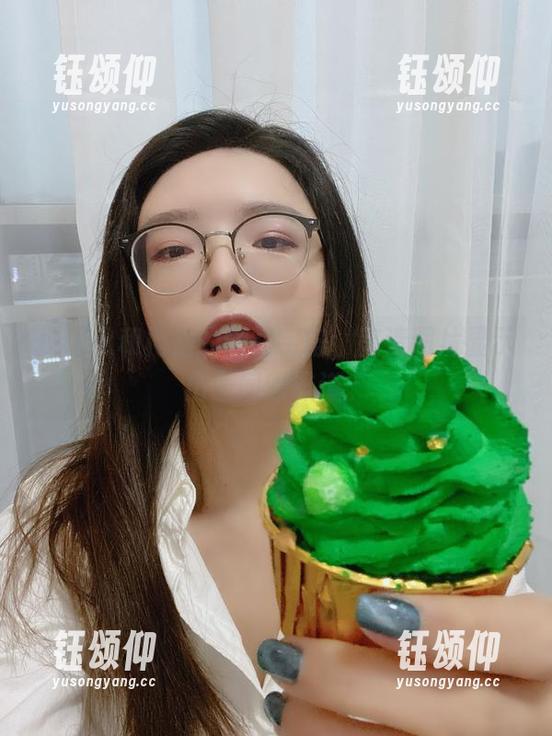 秋和柯基 探访秋和柯基的短裙宇宙,高清图片显示出不同的味道。
