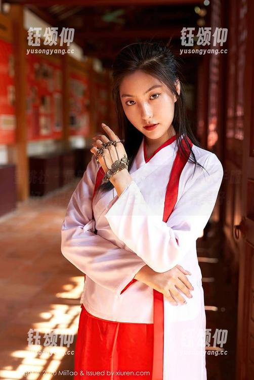 蜜桃社 - 最新写真集出炉，Rola穿水手服，好像把我带回了学生时代的青春美好。