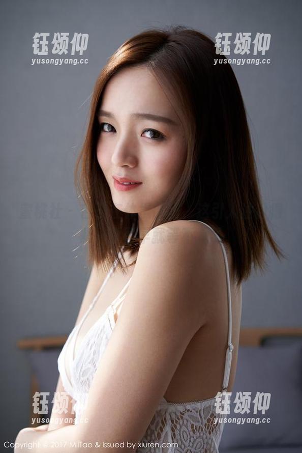 蜜桃社 - 杏子在体操服里，这引人注目得紧，原图早就等不及了