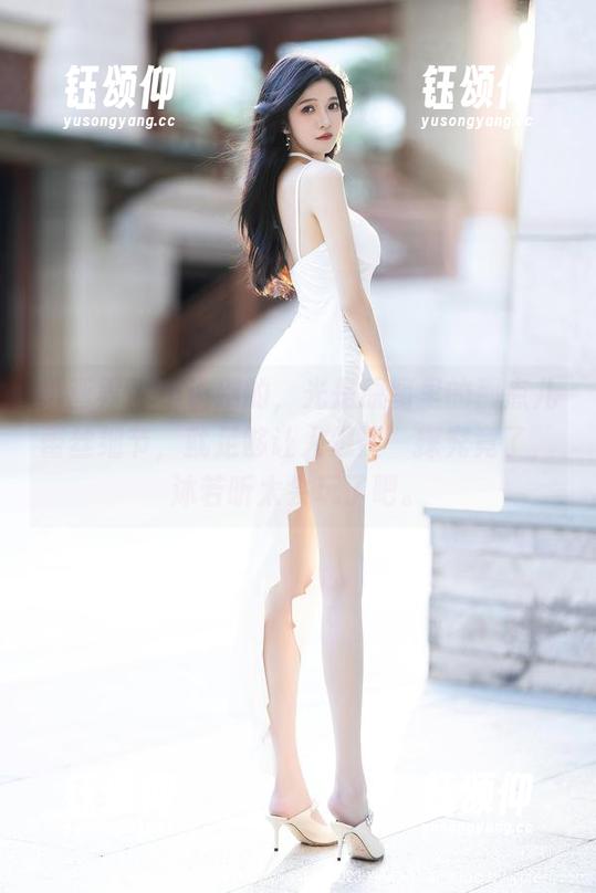 语画界 - 不说别的，光是原图里的那点儿蕾丝细节，就足够让人想要一探究竟了，沐若昕太会玩了吧。