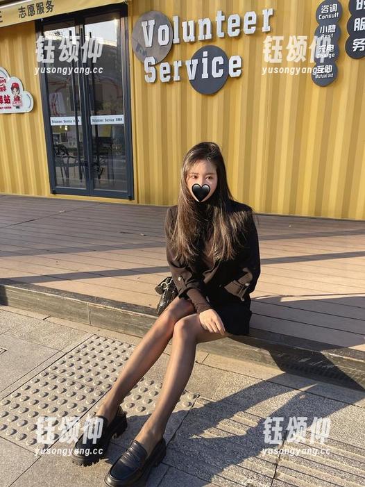 微密圈 - 随意翻撒白丝的细节：软妹小九九的原图与图册