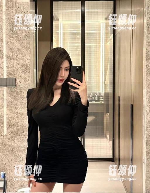 微密圈 - 最新的金希儿，套装原图让我重新审视了时尚这回事…