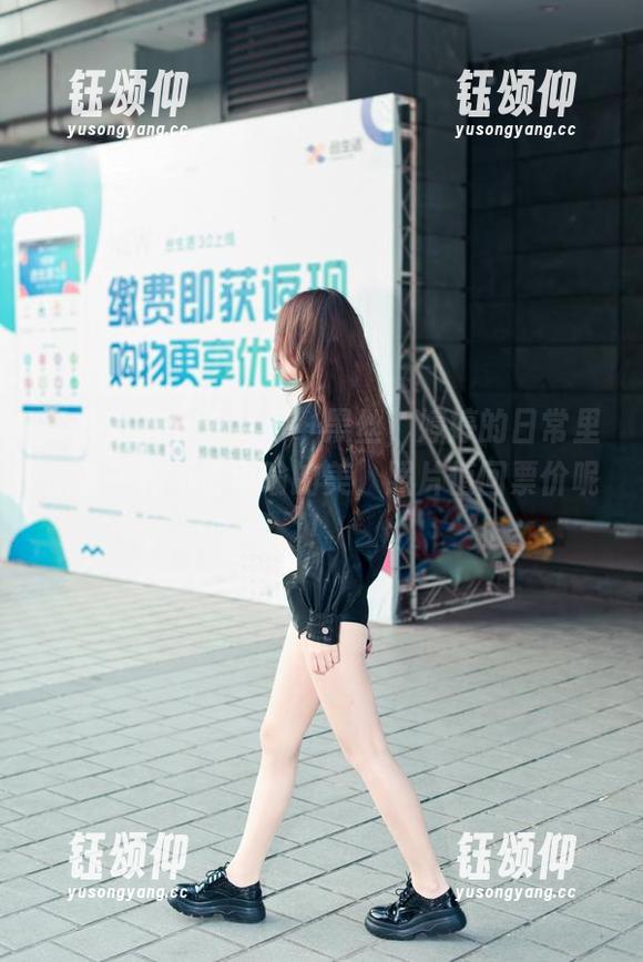 魔镜街拍 - WORK+黑丝，婷婷的日常里透着一种不言而喻的美，照片值回票价呢！
