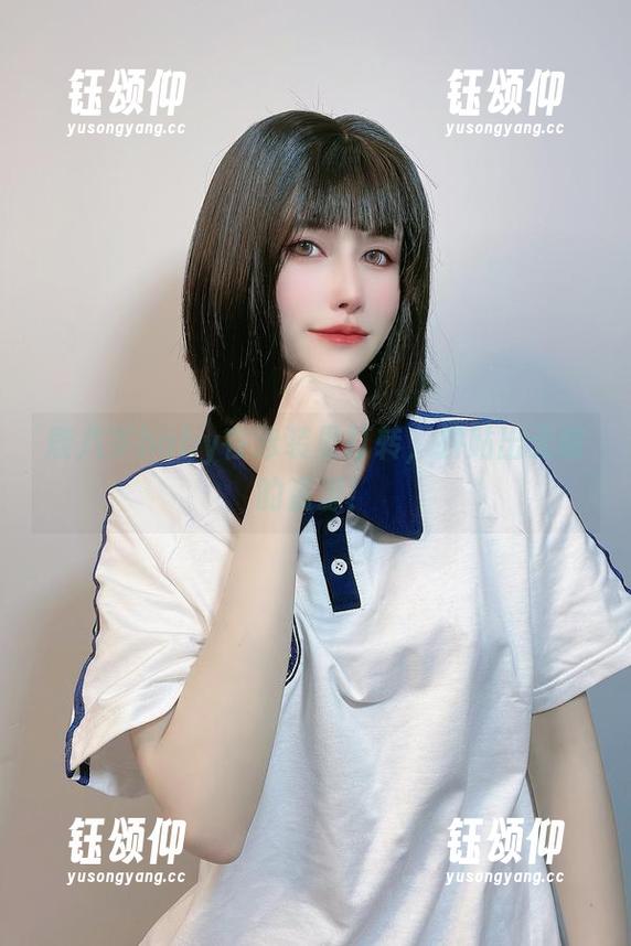 鹿八岁baby在泳装里打转，拼贴出无敌的资源！